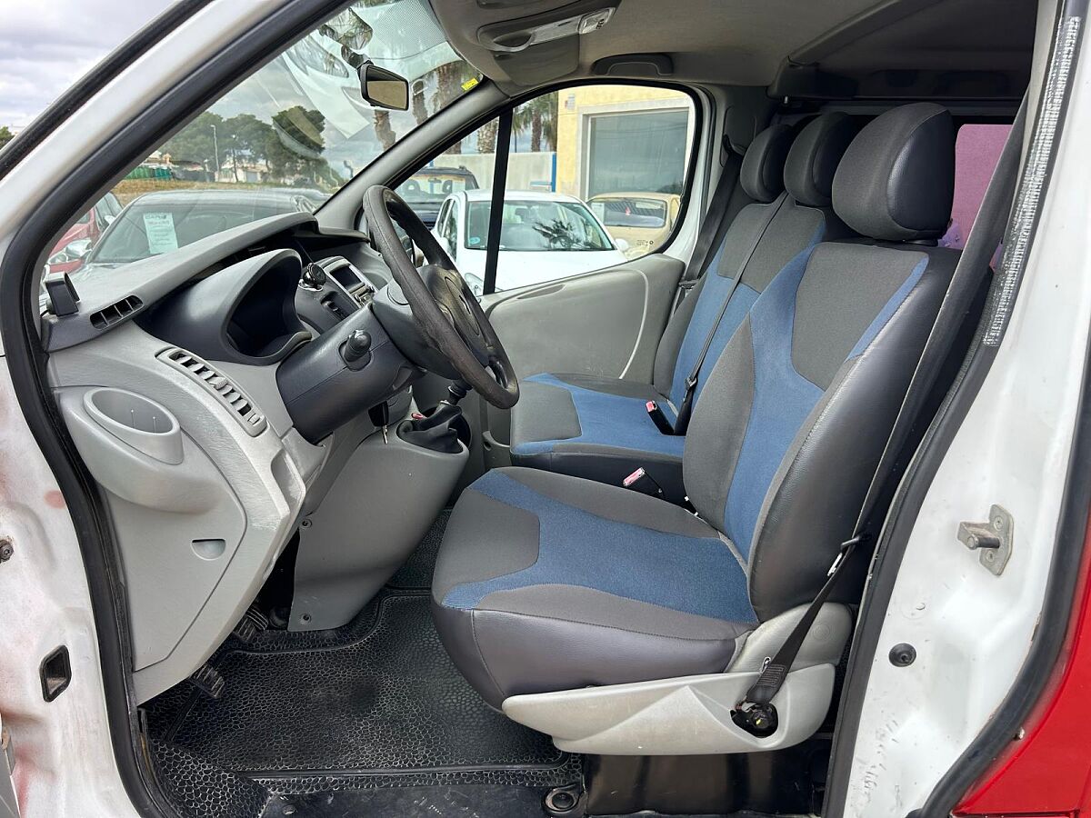 RENAULT TRAFIC 9 SEATS 2.0 DCI SPANISH LHD IN SPAIN 137000 MILES SUPERB 2013